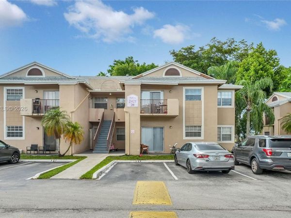 2421 NW 96th Ter, Unit 20I, Pembroke Pines, FL 33024
