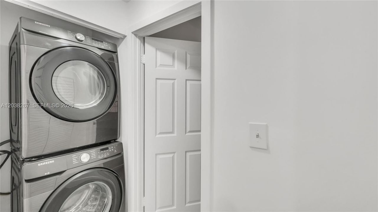 2421 NW 96th Ter, Unit 20I, Pembroke Pines, FL 33024 Photo