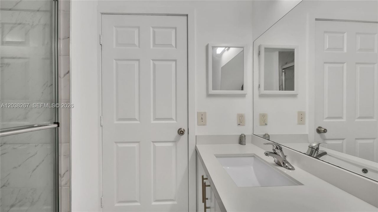 2421 NW 96th Ter, Unit 20I, Pembroke Pines, FL 33024 Photo