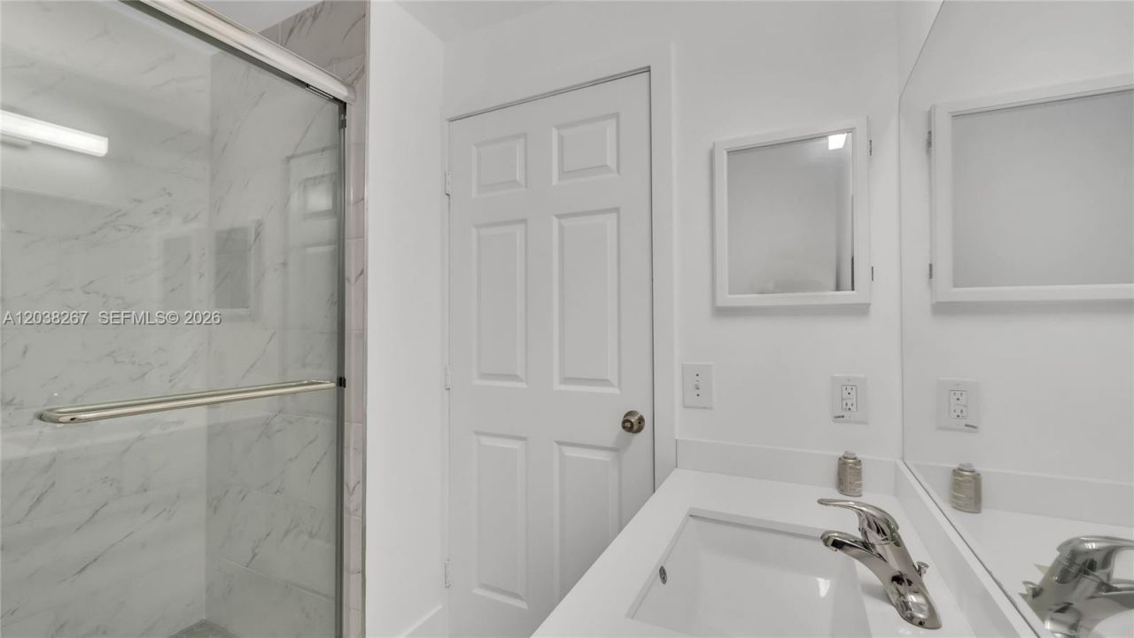 2421 NW 96th Ter, Unit 20I, Pembroke Pines, FL 33024 Photo