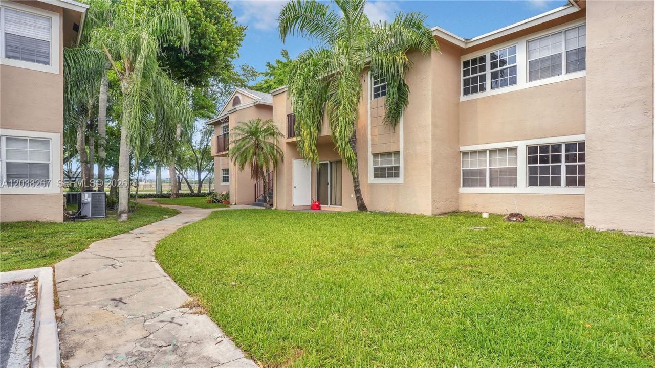 2421 NW 96th Ter, Unit 20I, Pembroke Pines, FL 33024 Photo