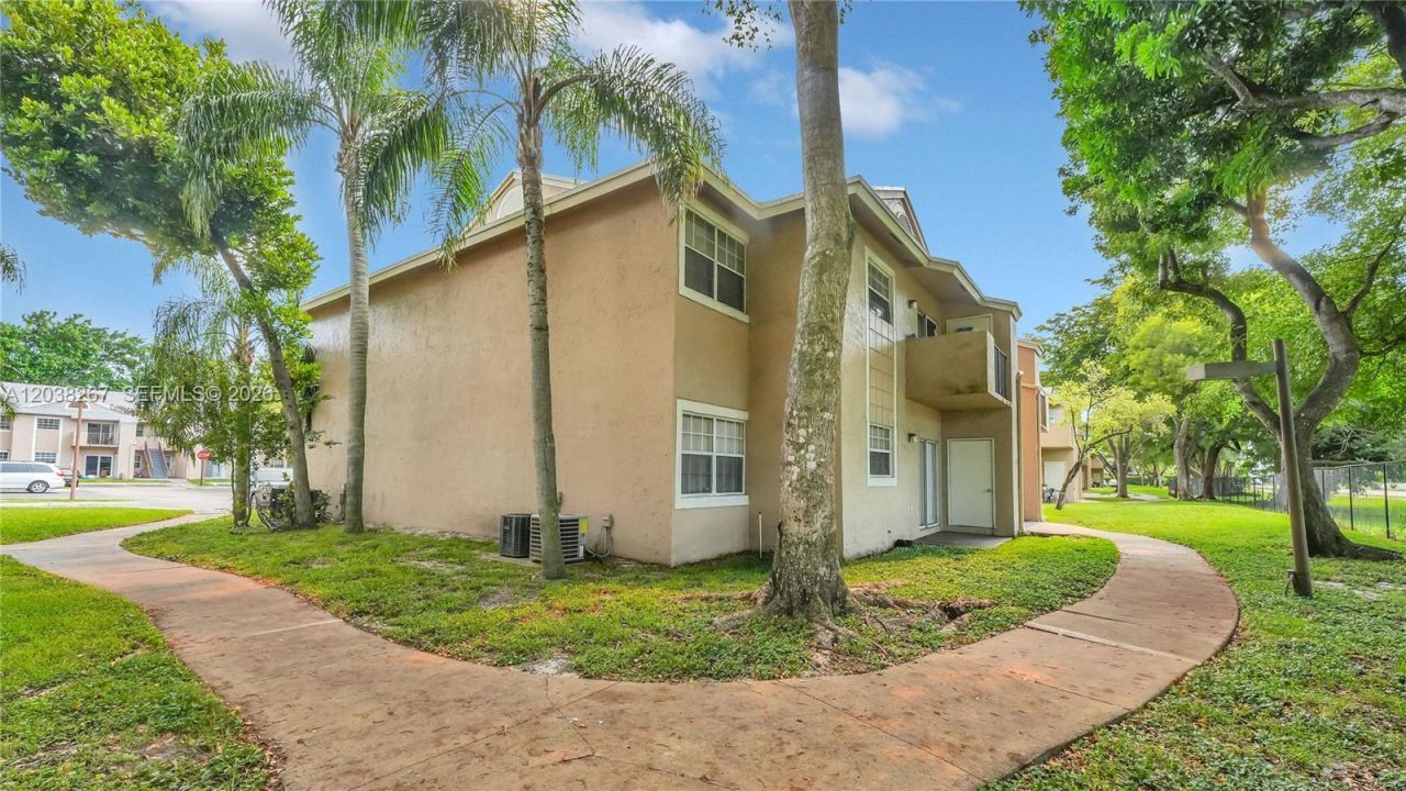 2421 NW 96th Ter, Unit 20I, Pembroke Pines, FL 33024 Photo