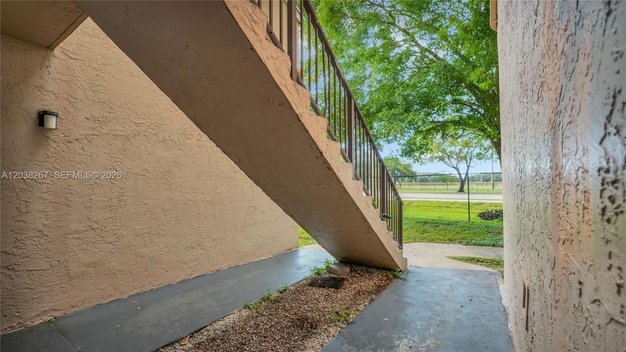 2421 NW 96th Ter, Unit 20I, Pembroke Pines, FL 33024 Photo