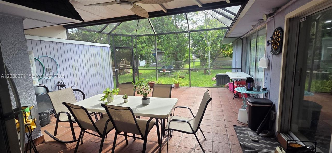 7907 NW 73rd Ave, Tamarac, FL 33321 Photo