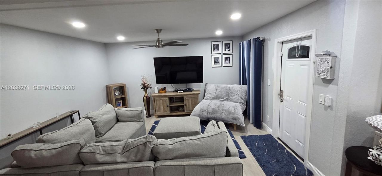 7907 NW 73rd Ave, Tamarac, FL 33321 Photo