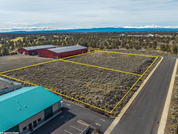 2200 SW Deerhound Avenue, Redmond, OR 97756