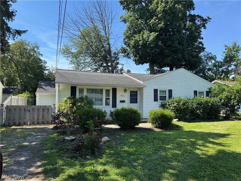7526 Holly Drive, Mentor on the Lake, OH 44060 Photo 1
