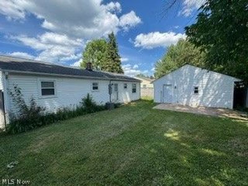 7526 Holly Drive, Mentor on the Lake, OH 44060 Photo 12