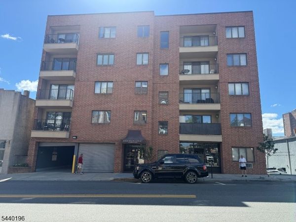 610 Anderson Ave, Cliffside Park, NJ 07010