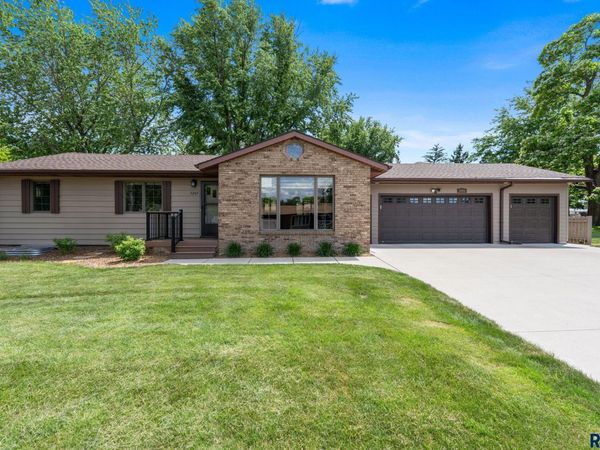 5205 W 37th St, Sioux Falls, SD 57106