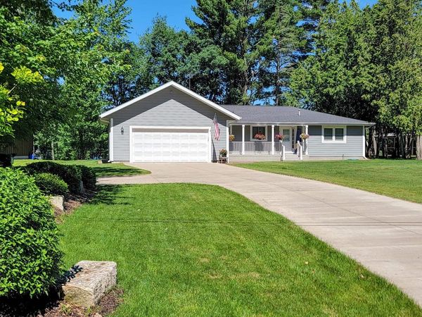 N2283 COUNTRY LANE, Waupaca, WI 54981