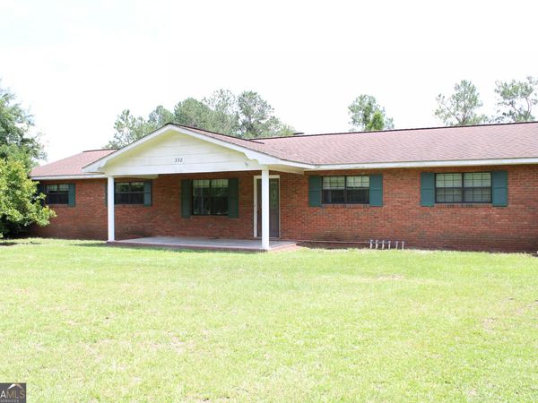338 Lakeview Drive, Baxley, GA 31513