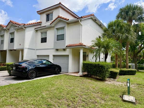 2010 Alta Meadows Lane, Unit 209, Delray Beach, FL 33444