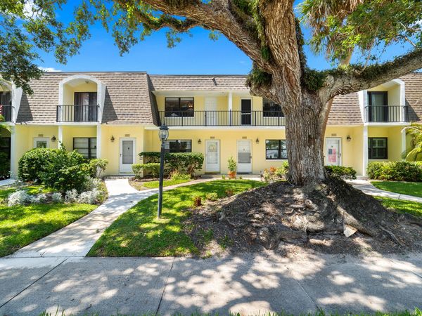 839 Camelia Lane, Unit 8, Vero Beach, FL 32963
