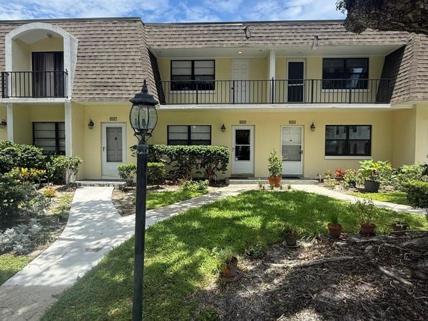 839 Camelia Lane, Unit 8, Vero Beach, FL 32963
