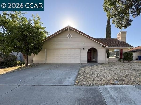 945 Arambel Dr, Patterson, CA 95363