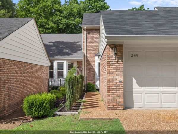 249 Woodcastle Dr, Florence, AL 35630