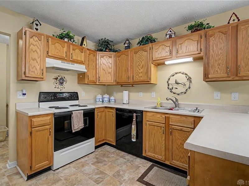 5051 Twin Lakes Circle, Clayton, OH 45315 Photo 12