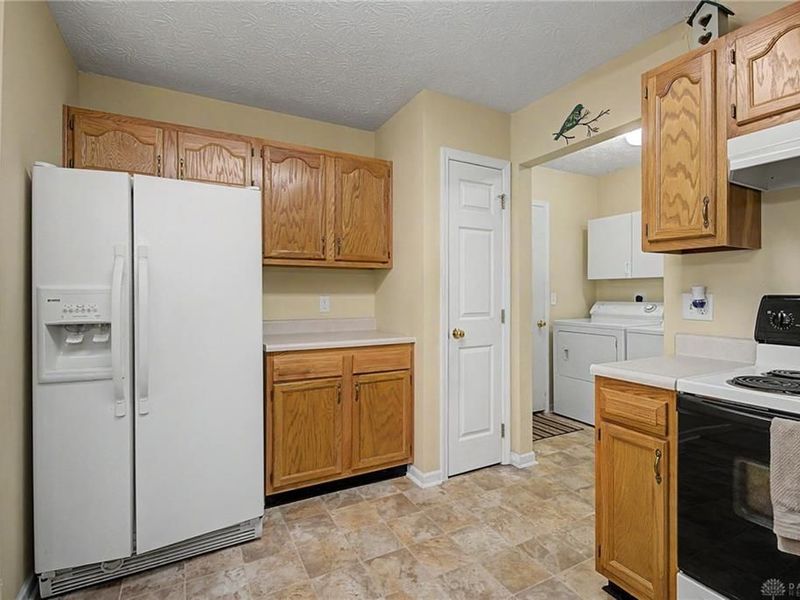 5051 Twin Lakes Circle, Clayton, OH 45315 Photo 14