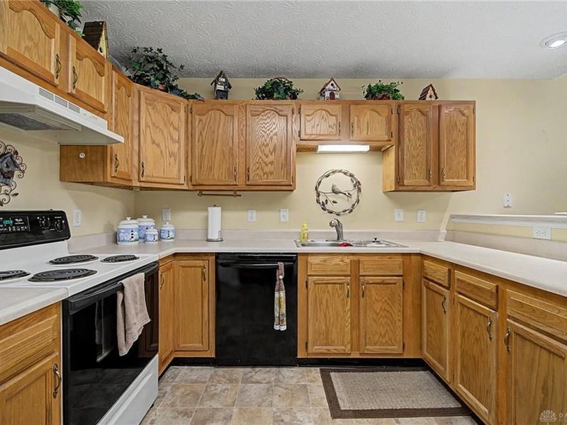 5051 Twin Lakes Circle, Clayton, OH 45315 Photo 15