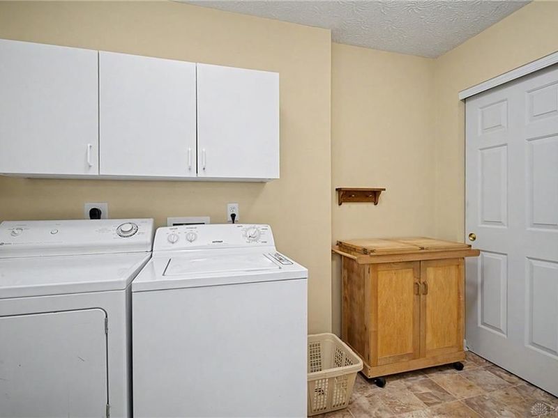 5051 Twin Lakes Circle, Clayton, OH 45315 Photo 16