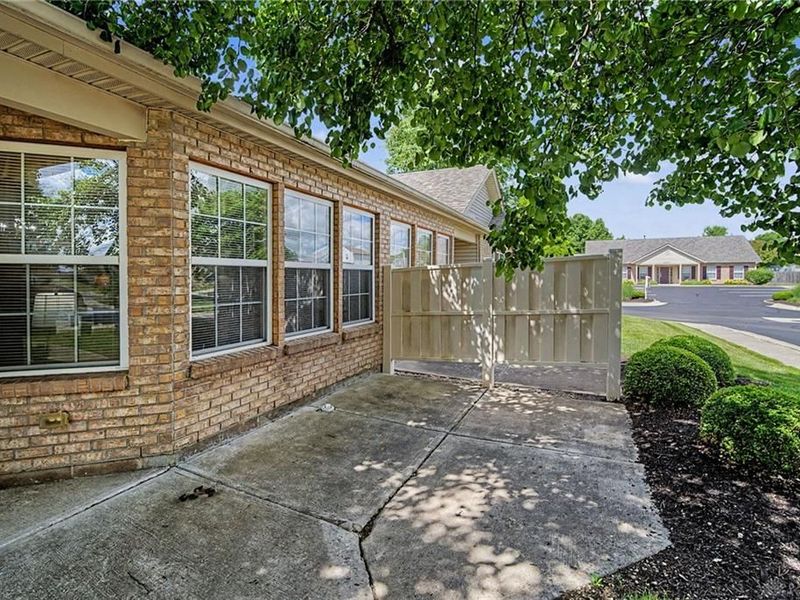 5051 Twin Lakes Circle, Clayton, OH 45315 Photo 4