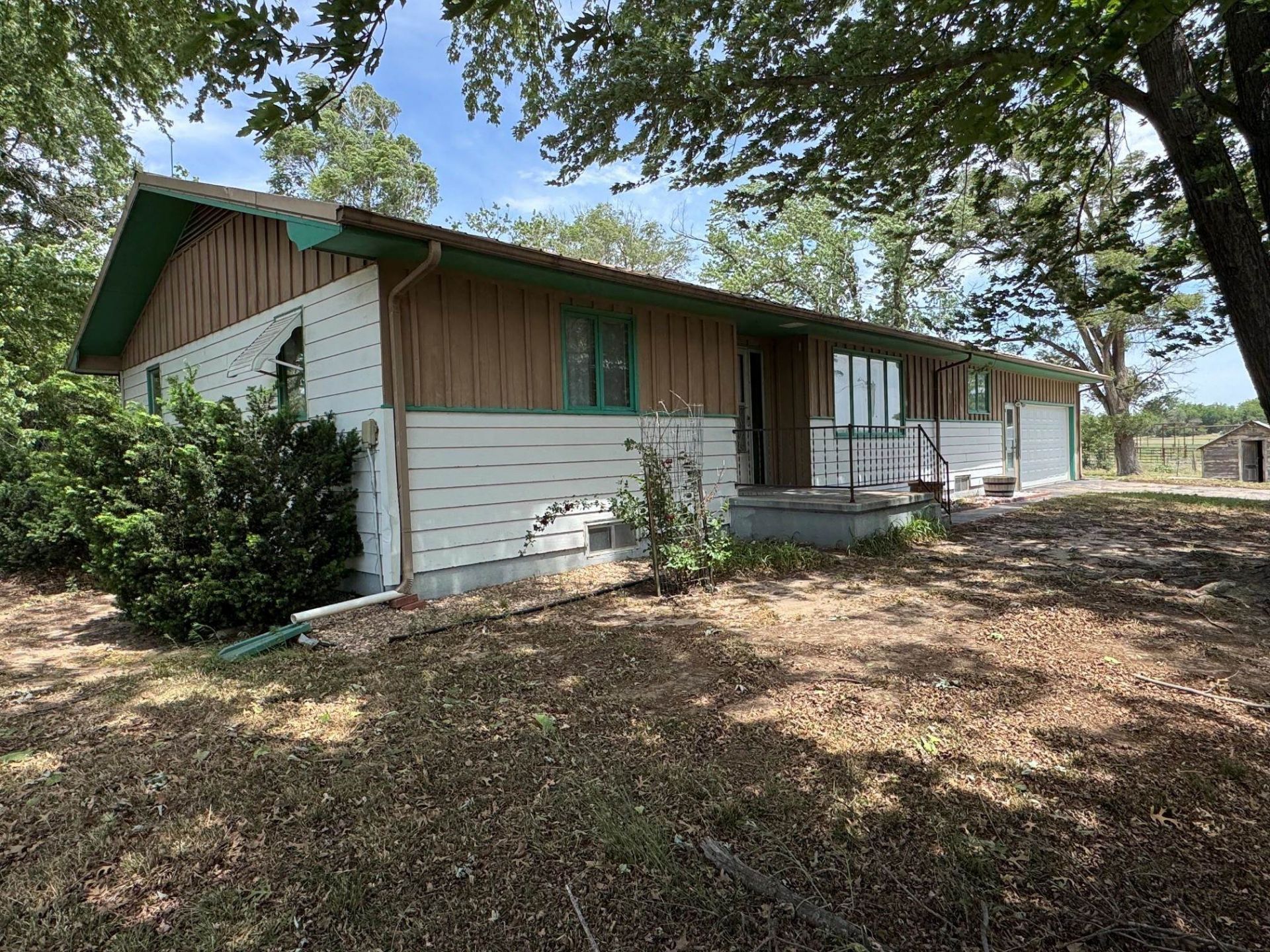 914 N Burmac Rd., Burrton, KS 67020 Main Photo