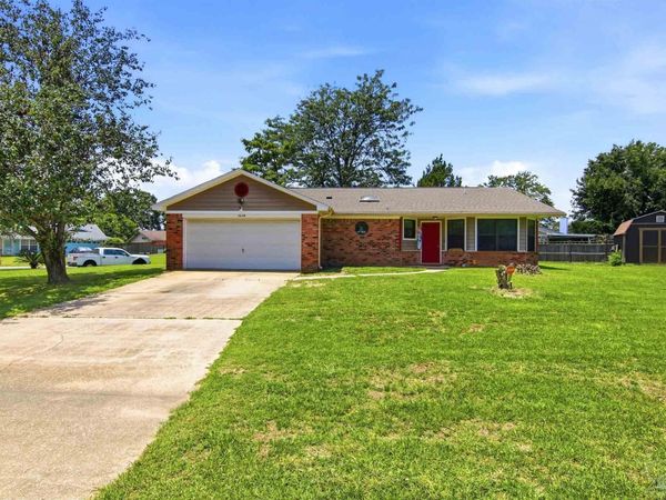 5649 Dove Dr, Pace, FL 32571