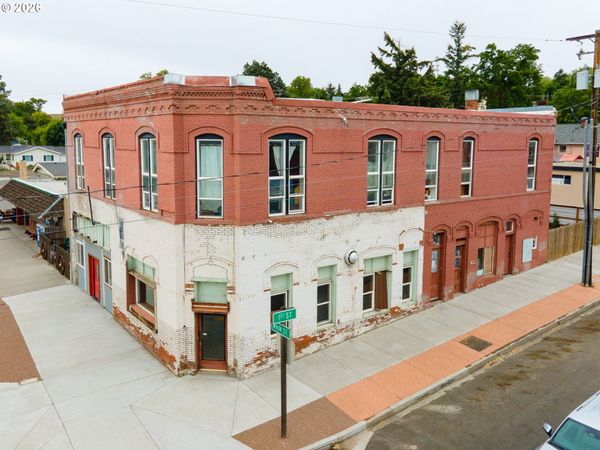100 MAIN ST, Moro, OR 97039
