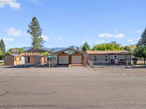 261 1st ST, Prairie City, OR 97869