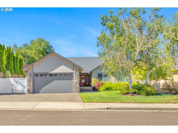 2571 PARKWAY AVE, Sutherlin, OR 97479