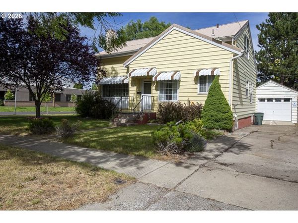 907 4TH ST, La Grande, OR 97850