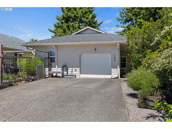 786 EDWARDS AVE, Coos Bay, OR 97420