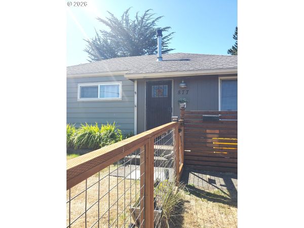 877 PACIFIC AVE, Coos Bay, OR 97420