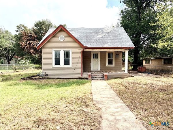 702 E 18th Street , Cameron, TX 76520
