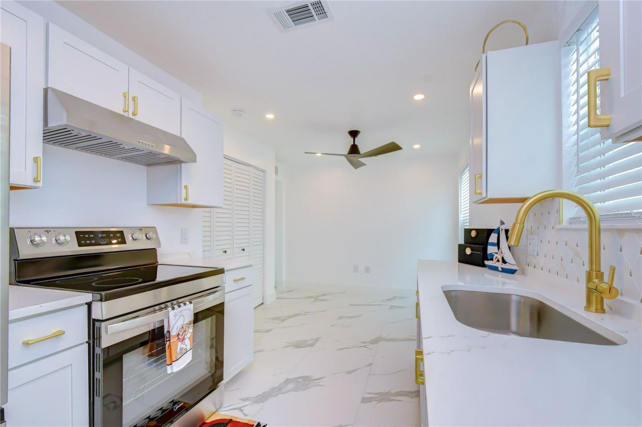 214 8th Avenue Drive W, Bradenton, FL 34205 Photo