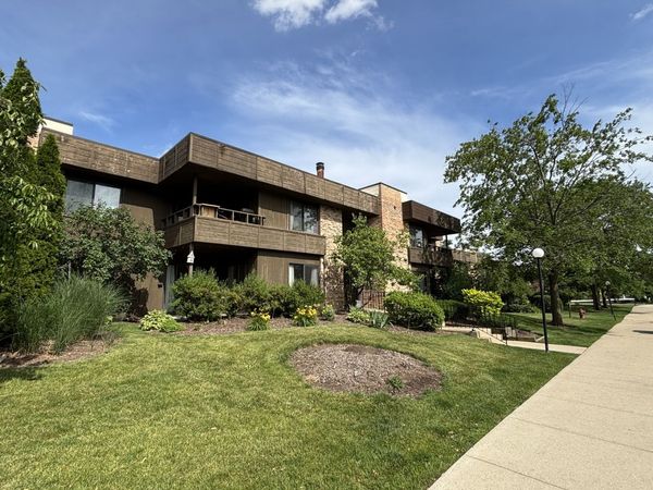 1365 N Sterling Avenue , Unit 208B, Palatine, IL 60067