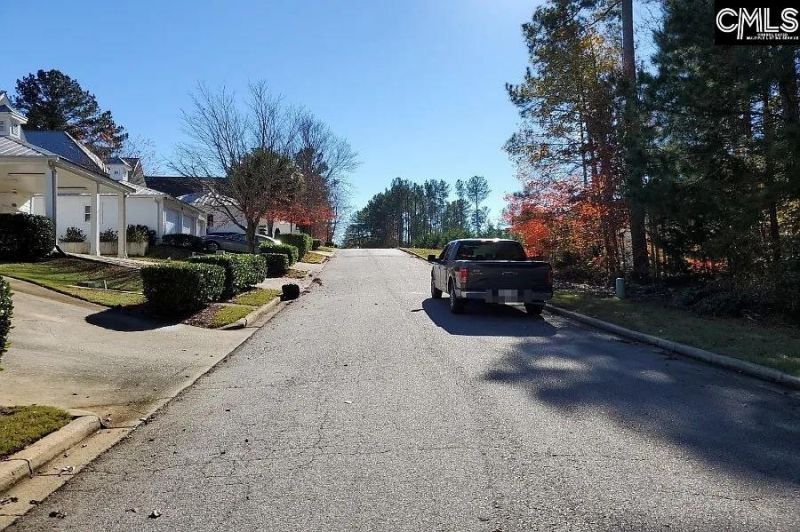 420 Links Crossing Drive  Photo 5