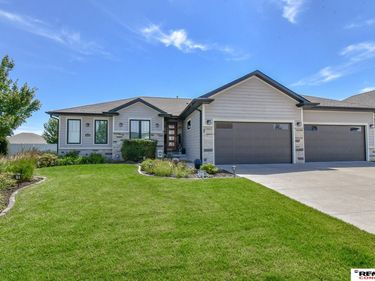 9820 Fairbury Lane, Lincoln, NE 68516
