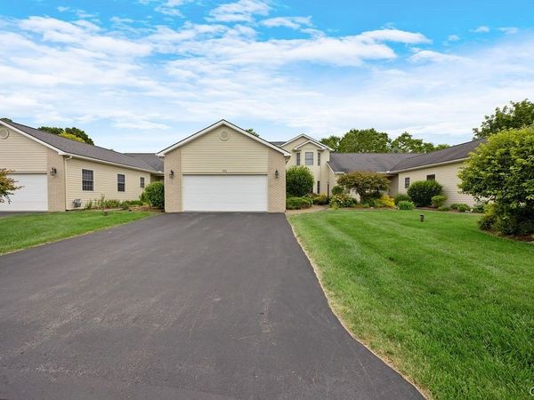 206 Falling Brook , Fayetteville, NY 13066