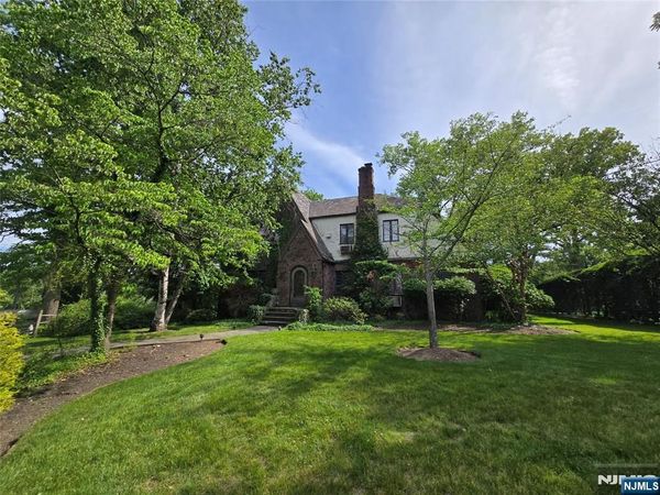 220 Manor Road, RIDGEWOOD, NJ 07450