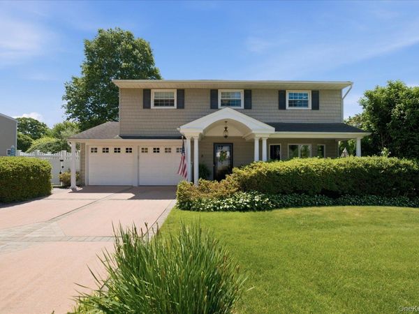 8 Griggs Drive , Greenlawn, NY 11740
