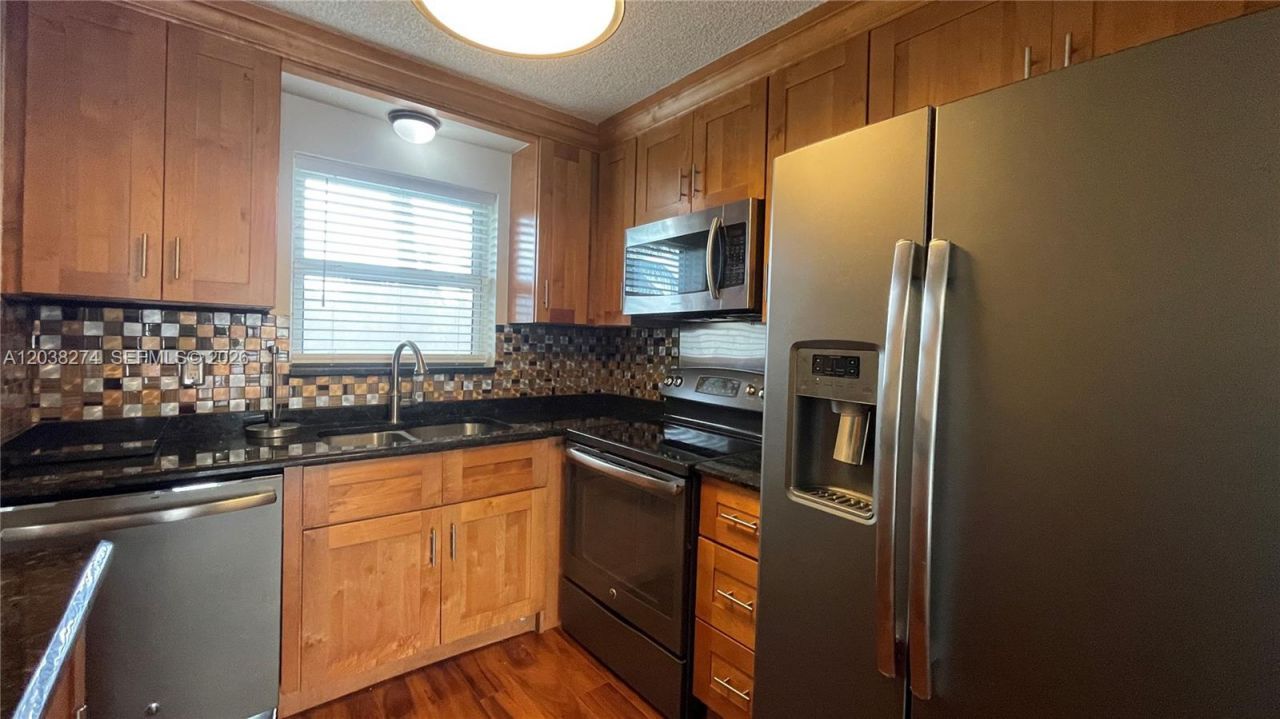 531 W Kalmia Dr, Unit 5, Lake Park, FL 33403 Photo