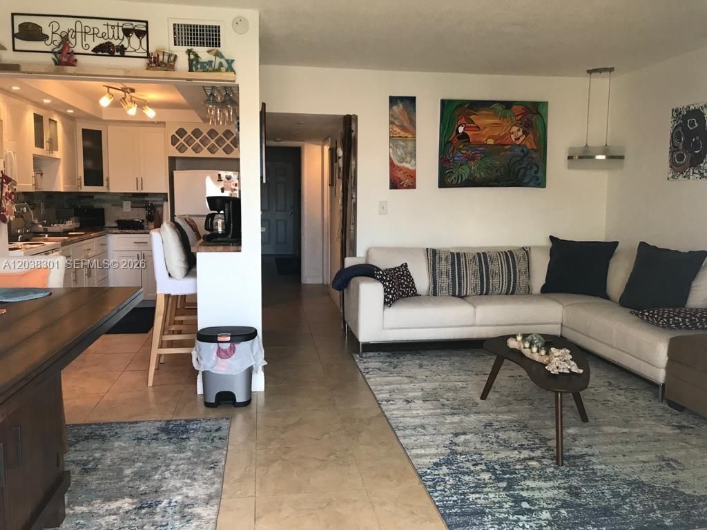 320 S Surf Rd , Unit 305, Hollywood, FL 33019 Photo