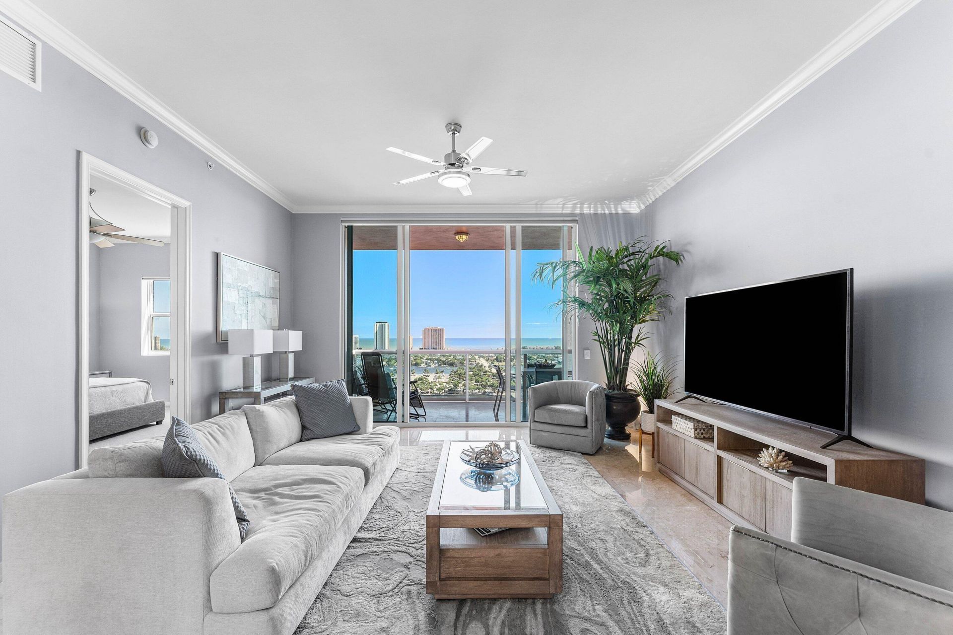 2640 Lake Shore Drive, Unit 2215, Riviera Beach, FL 33404 Photo