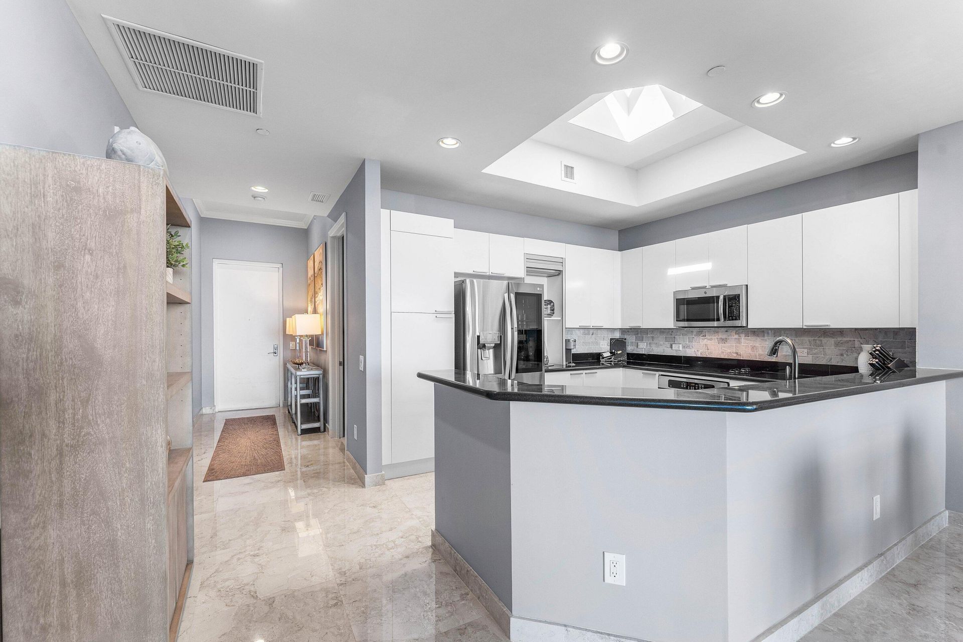 2640 Lake Shore Drive, Unit 2215, Riviera Beach, FL 33404 Photo