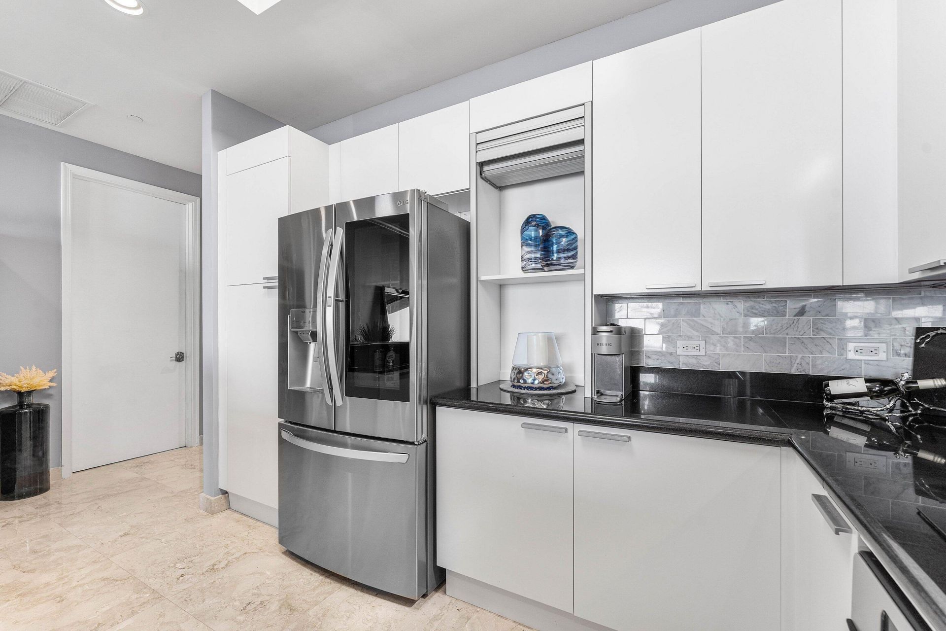 2640 Lake Shore Drive, Unit 2215, Riviera Beach, FL 33404 Photo