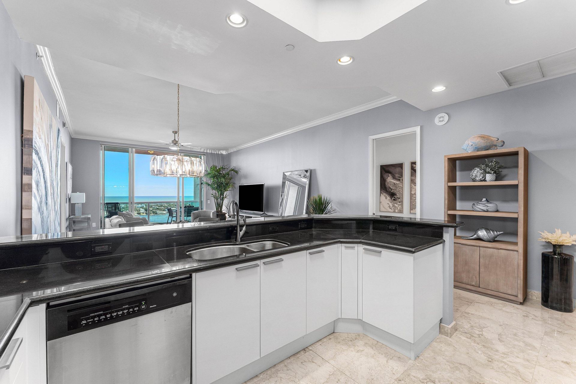 2640 Lake Shore Drive, Unit 2215, Riviera Beach, FL 33404 Photo
