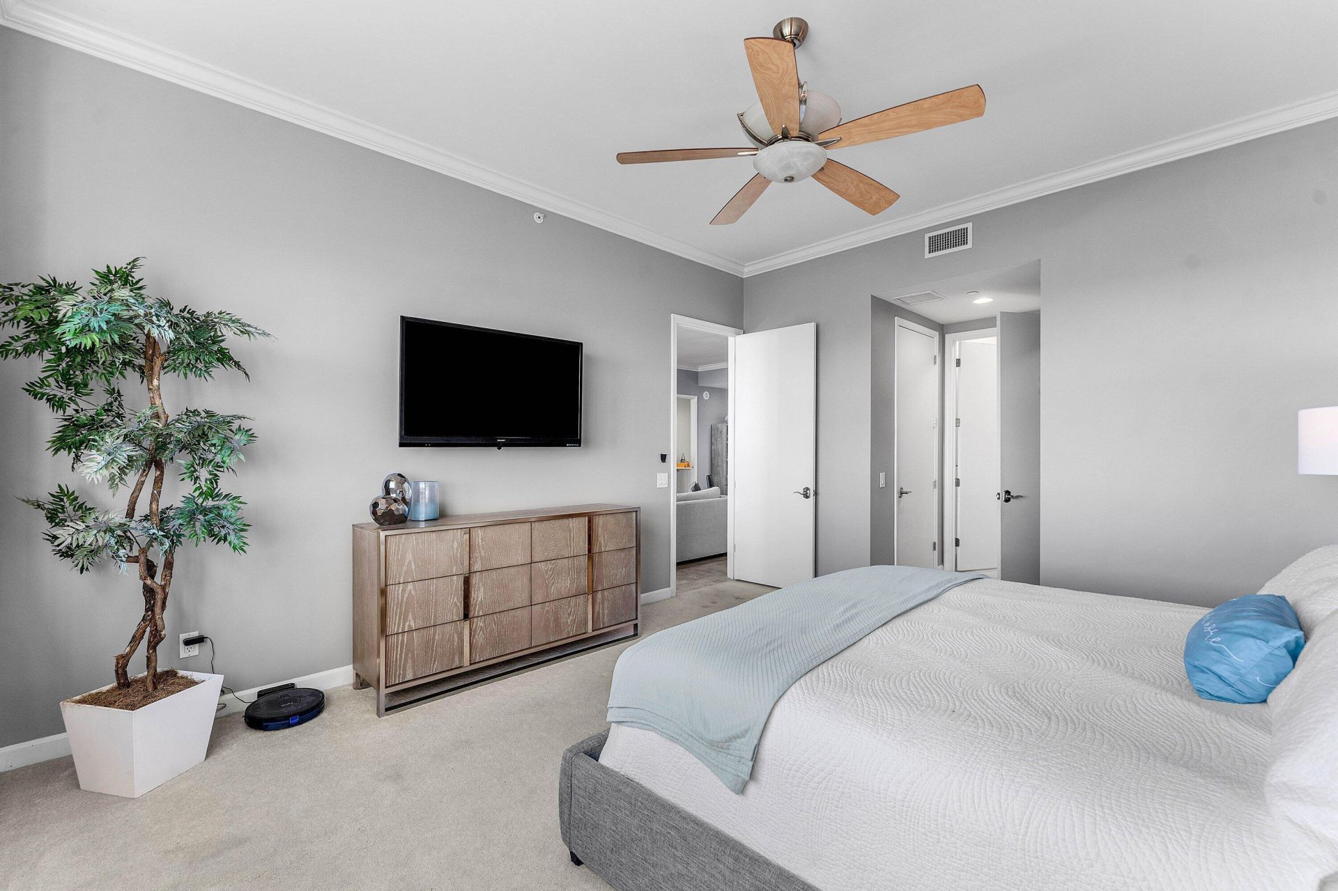 2640 Lake Shore Drive, Unit 2215, Riviera Beach, FL 33404 Photo
