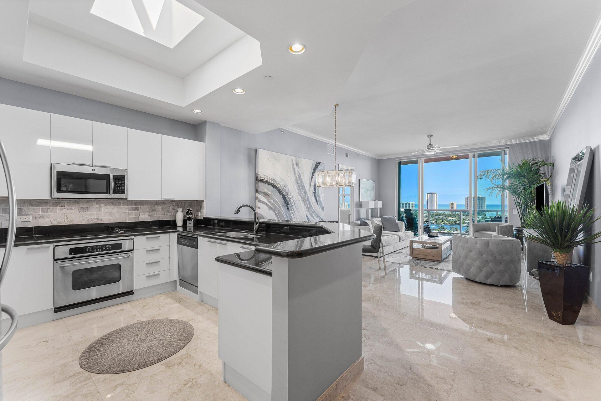 2640 Lake Shore Drive, Unit 2215, Riviera Beach, FL 33404 Photo